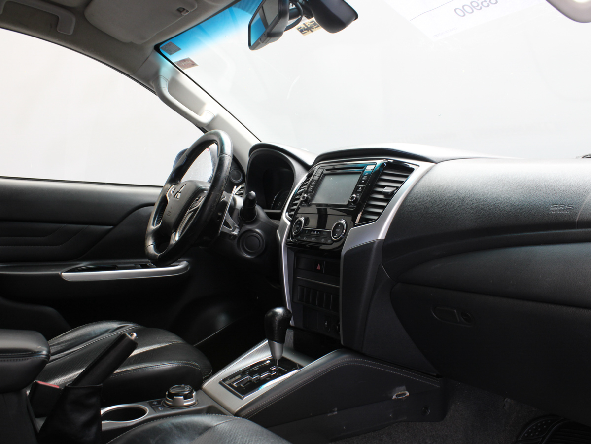 MITSUBISHI L200 DIT 4x4 AT 2021