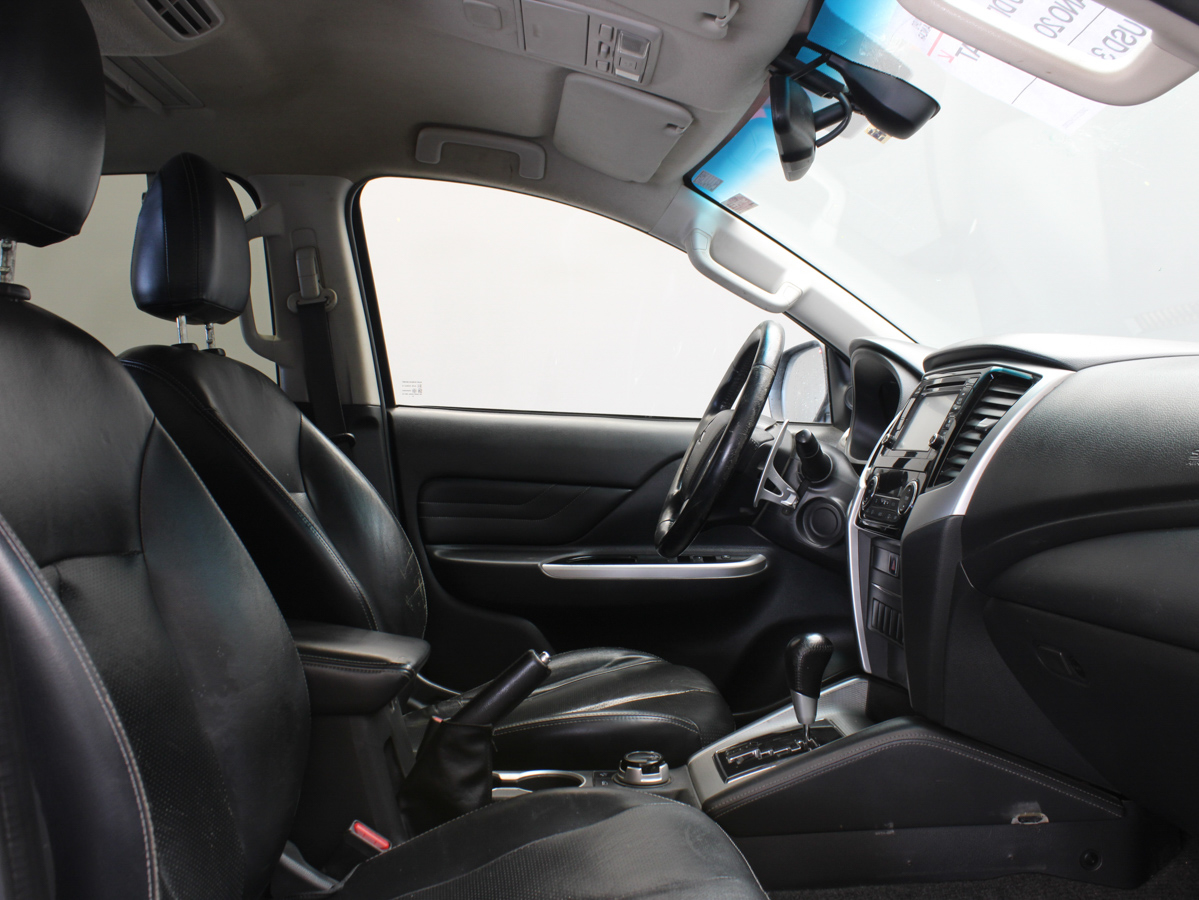 MITSUBISHI L200 DIT 4x4 AT 2021