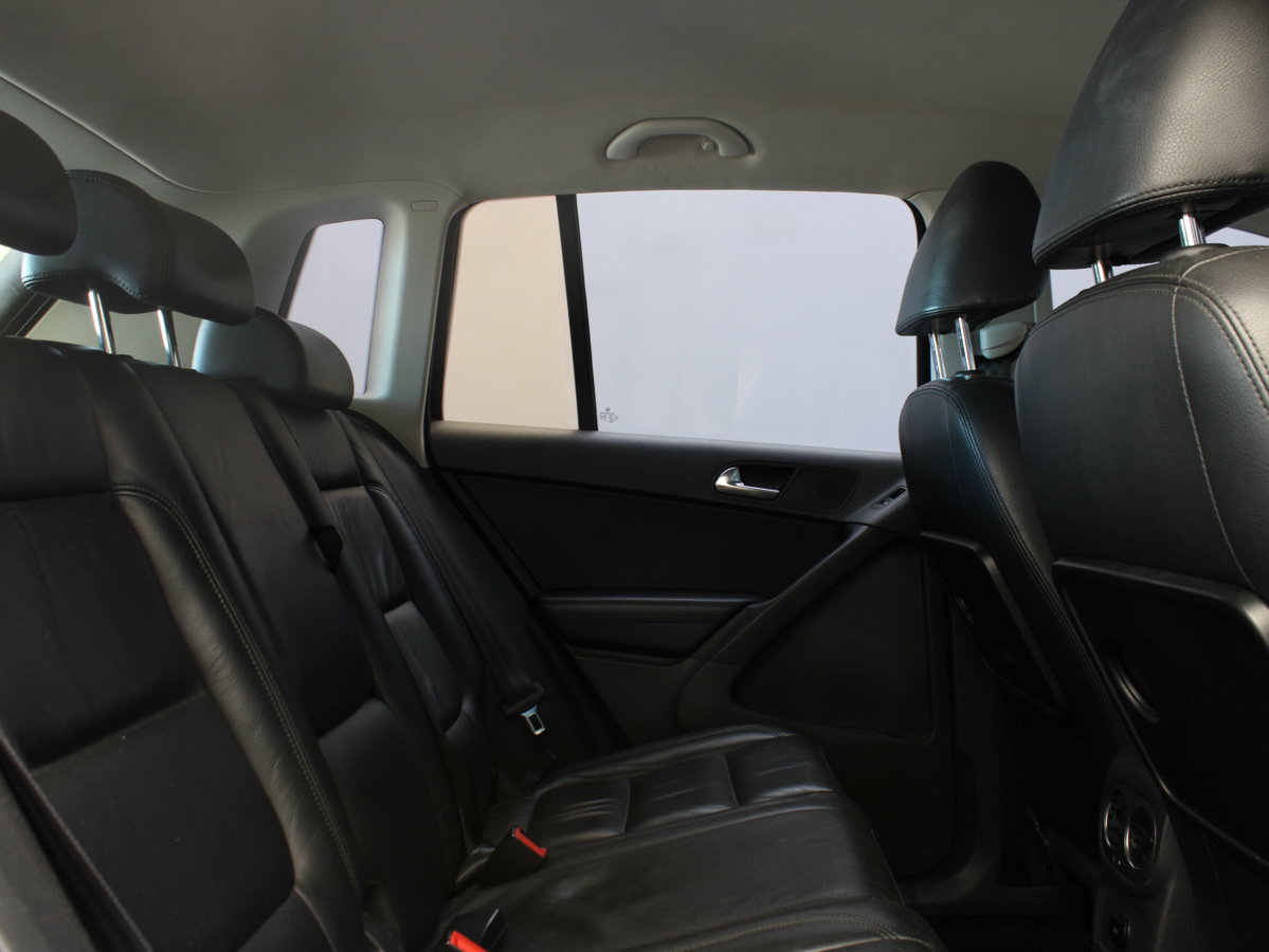 VOLKSWAGEN TIGUAN 2011