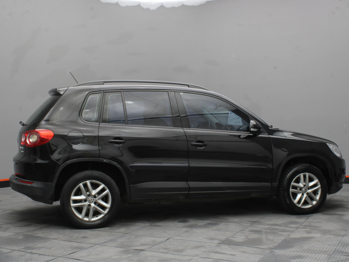 VOLKSWAGEN TIGUAN 2011