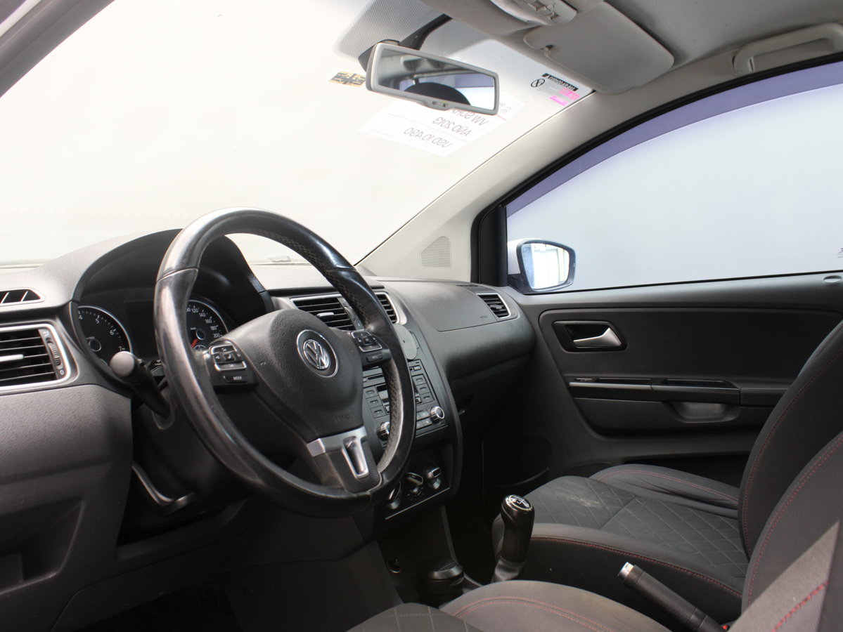 VOLKSWAGEN SURAN 2013