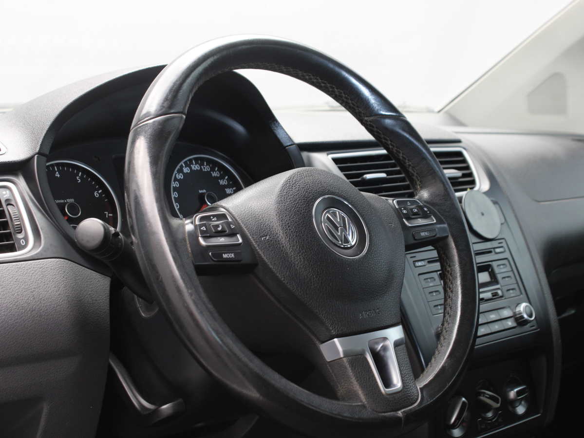 VOLKSWAGEN SURAN 2013