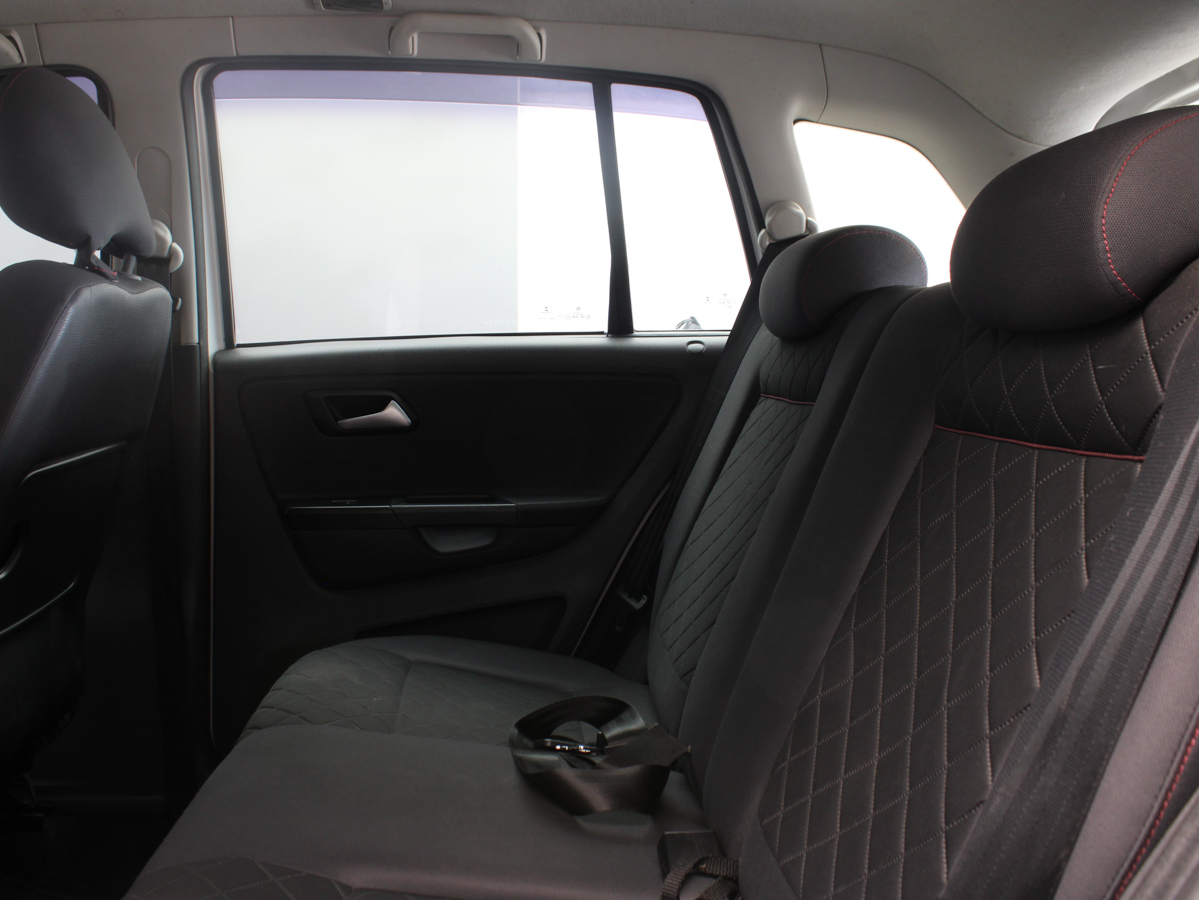 VOLKSWAGEN SURAN 2013