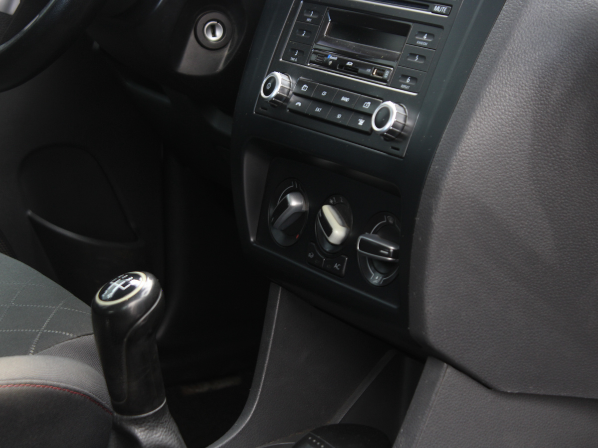 VOLKSWAGEN SURAN 2013