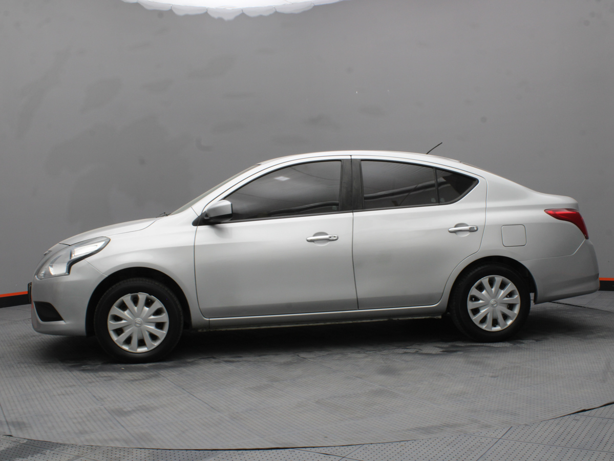 NISSAN VERSA 2015
