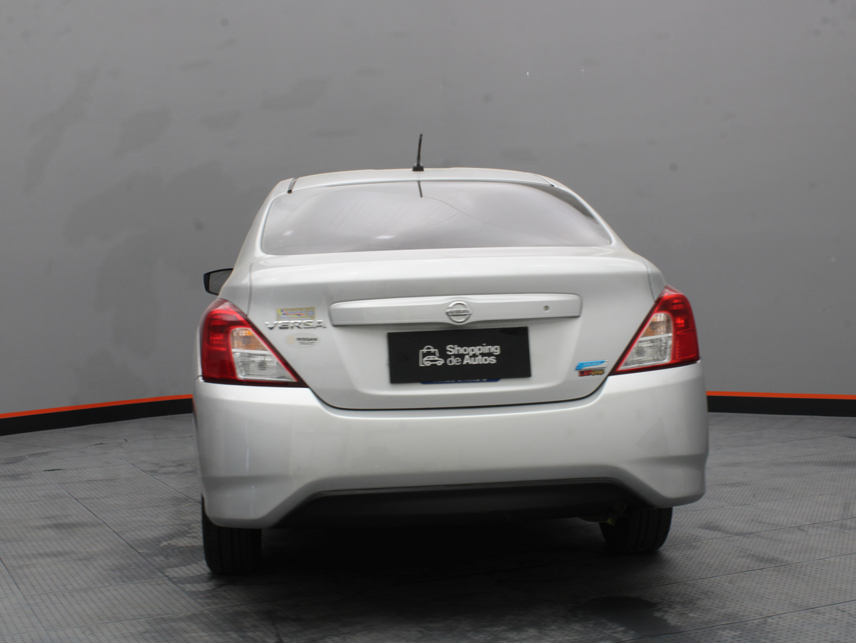 NISSAN VERSA 2015