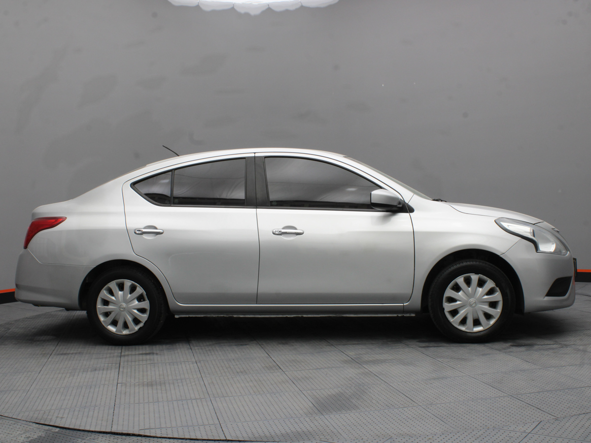 NISSAN VERSA 2015