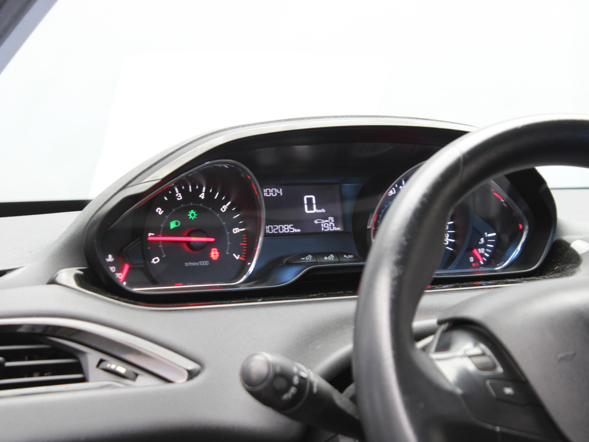 PEUGEOT 208 ACTIVE 2014