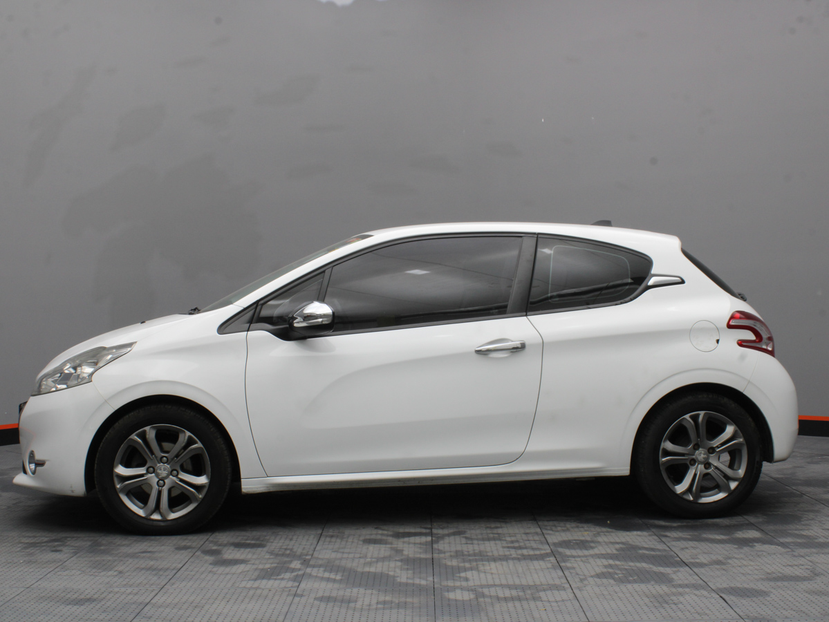 PEUGEOT 208 ACTIVE 2014