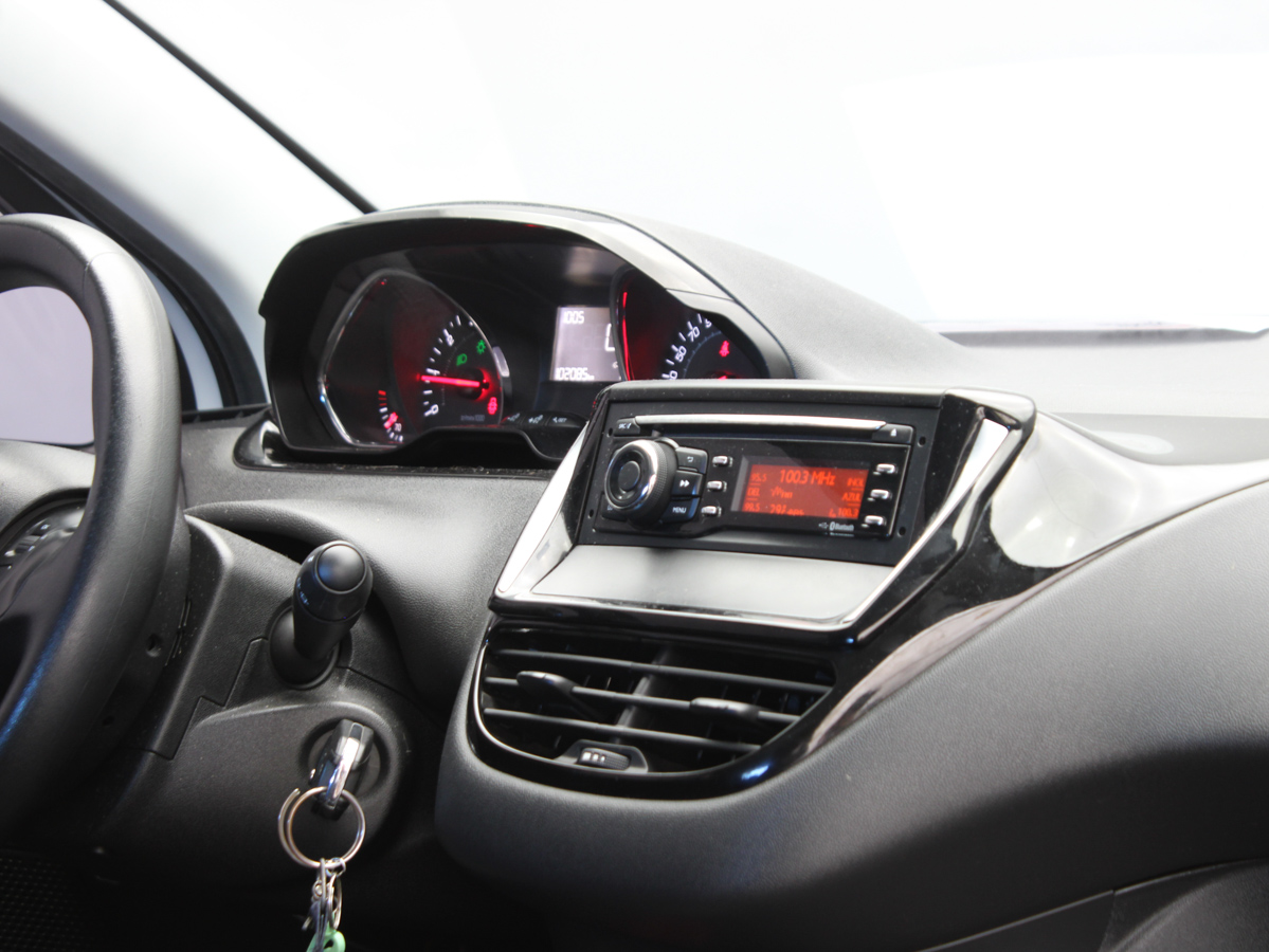 PEUGEOT 208 ACTIVE 2014