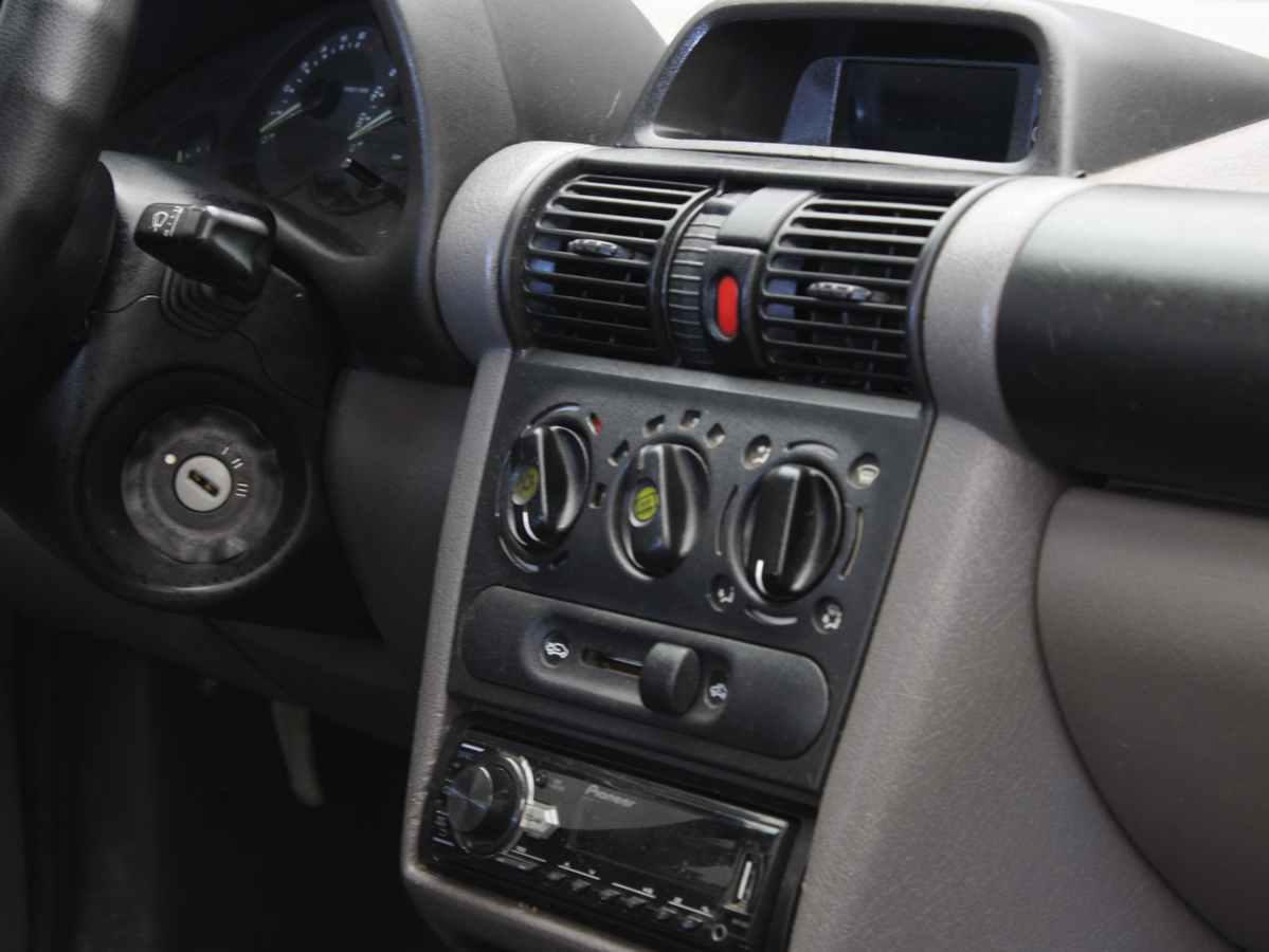 CHEVROLET CORSA 2011