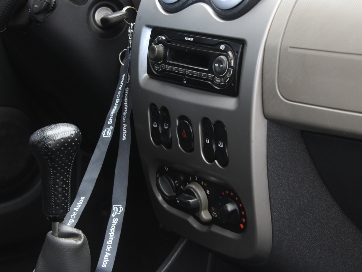 RENAULT SANDERO 2011