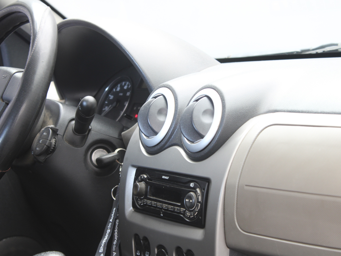 RENAULT SANDERO 2011