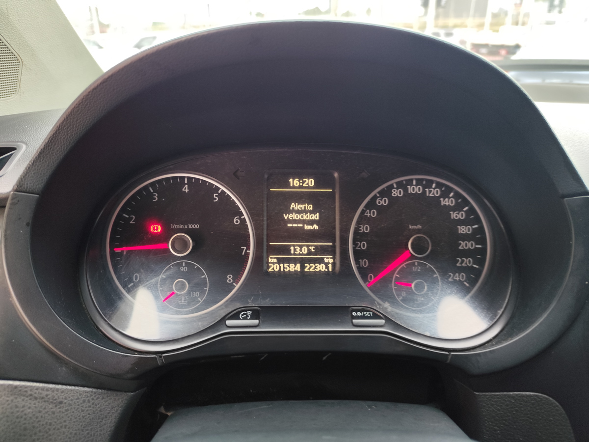VOLKSWAGEN SURAN 2012