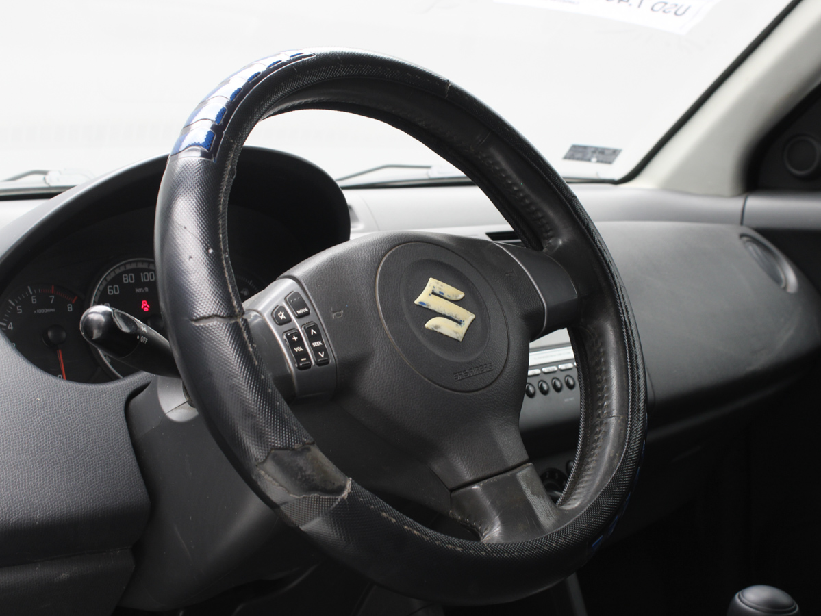 SUZUKI SWIFT 2010
