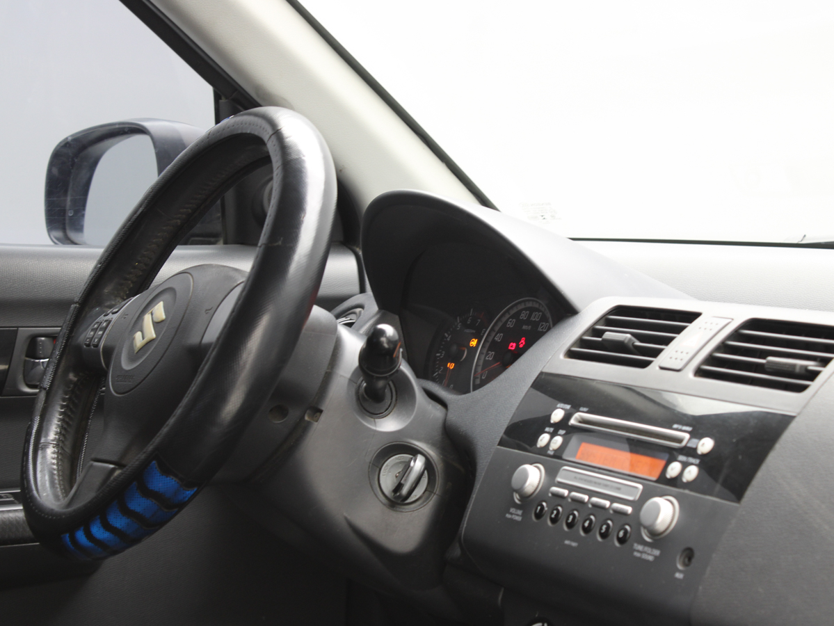 SUZUKI SWIFT 2010