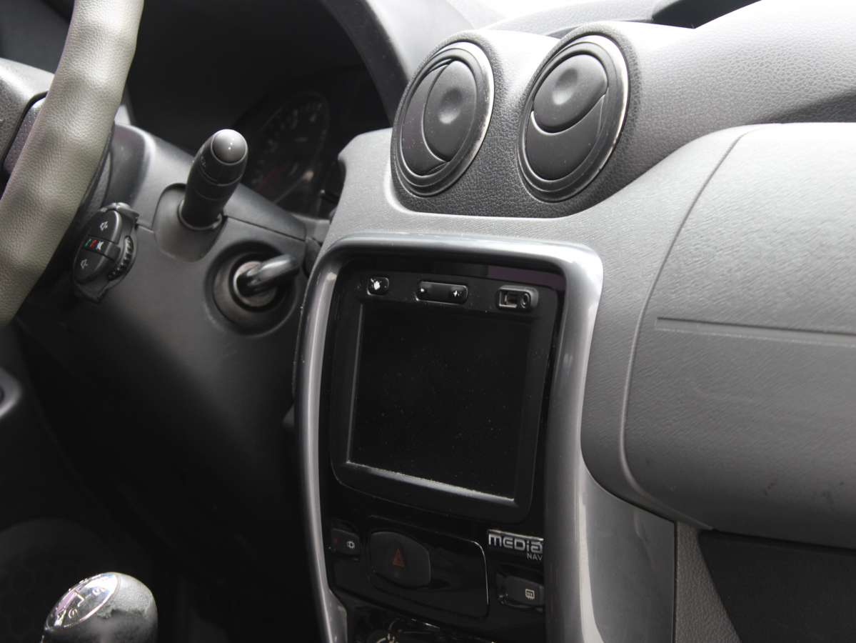 RENAULT DUSTER AWD 2015
