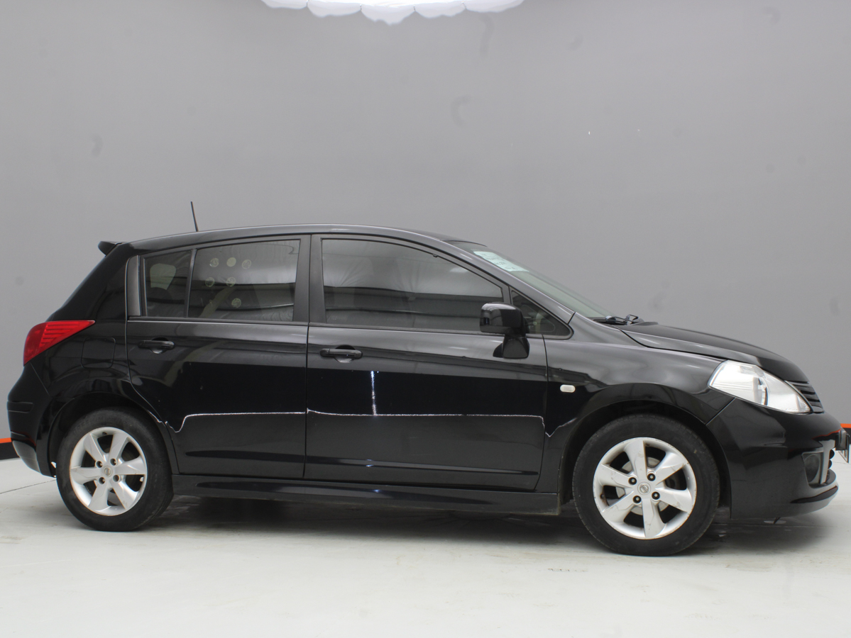 NISSAN TIIDA 2010