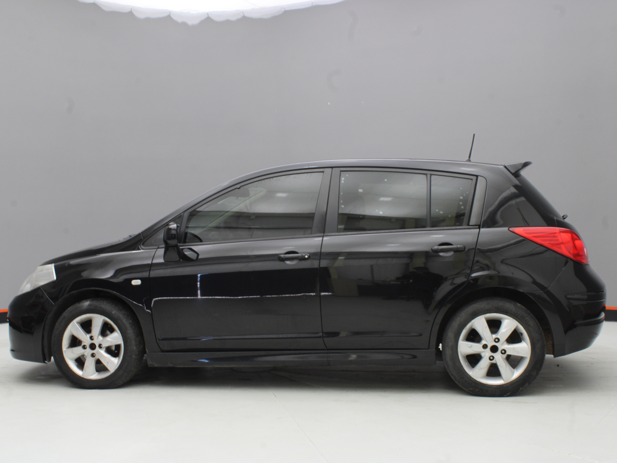 NISSAN TIIDA 2010