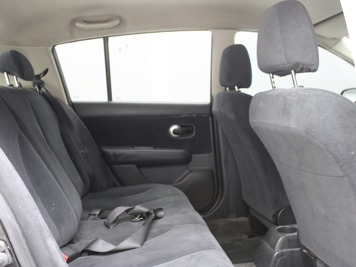 NISSAN TIIDA 2010