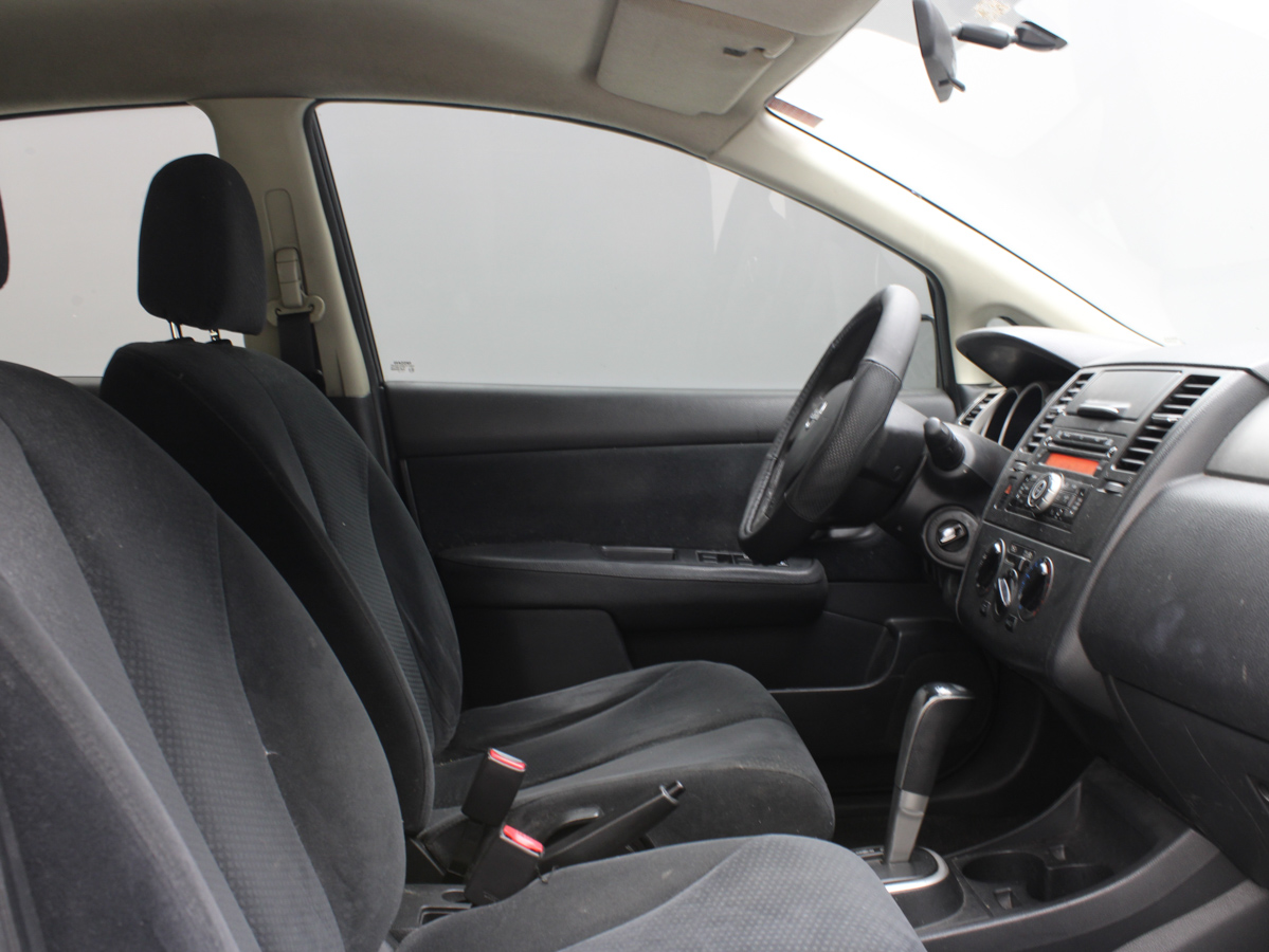 NISSAN TIIDA 2010