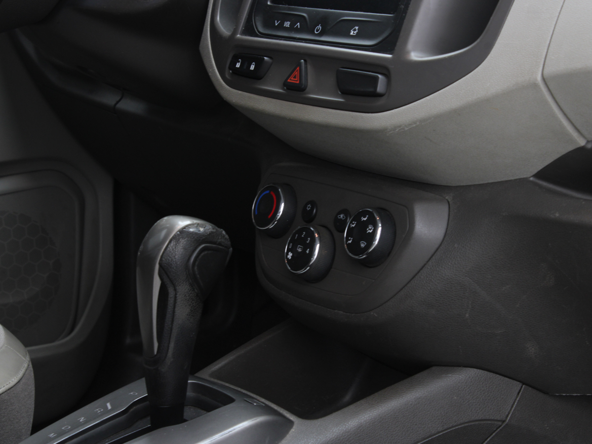 CHEVROLET SPIN 7 LTZ AT 2014