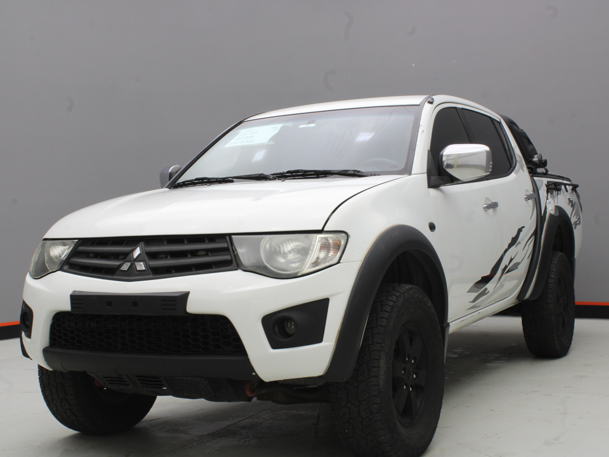 MITSUBISHI L200 4X4 2014