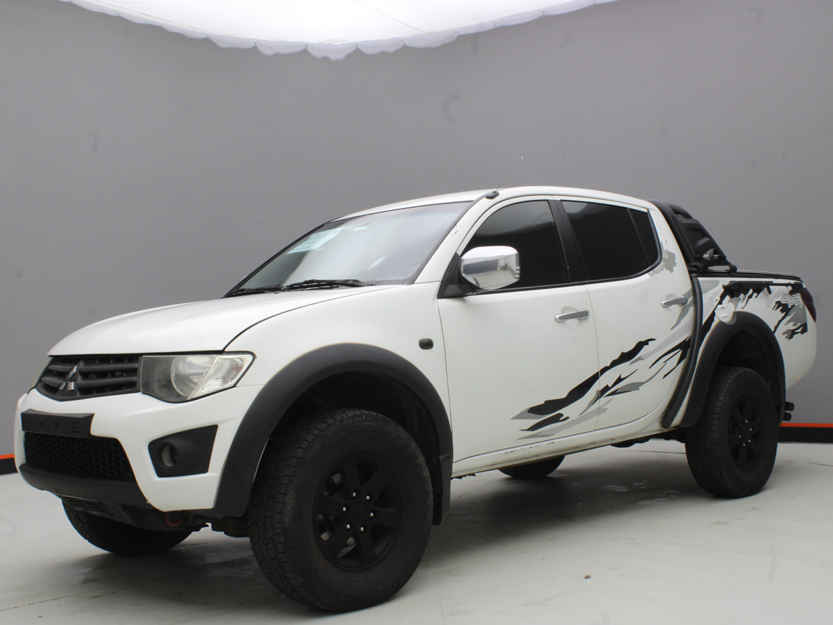 MITSUBISHI L200 4X4 2014
