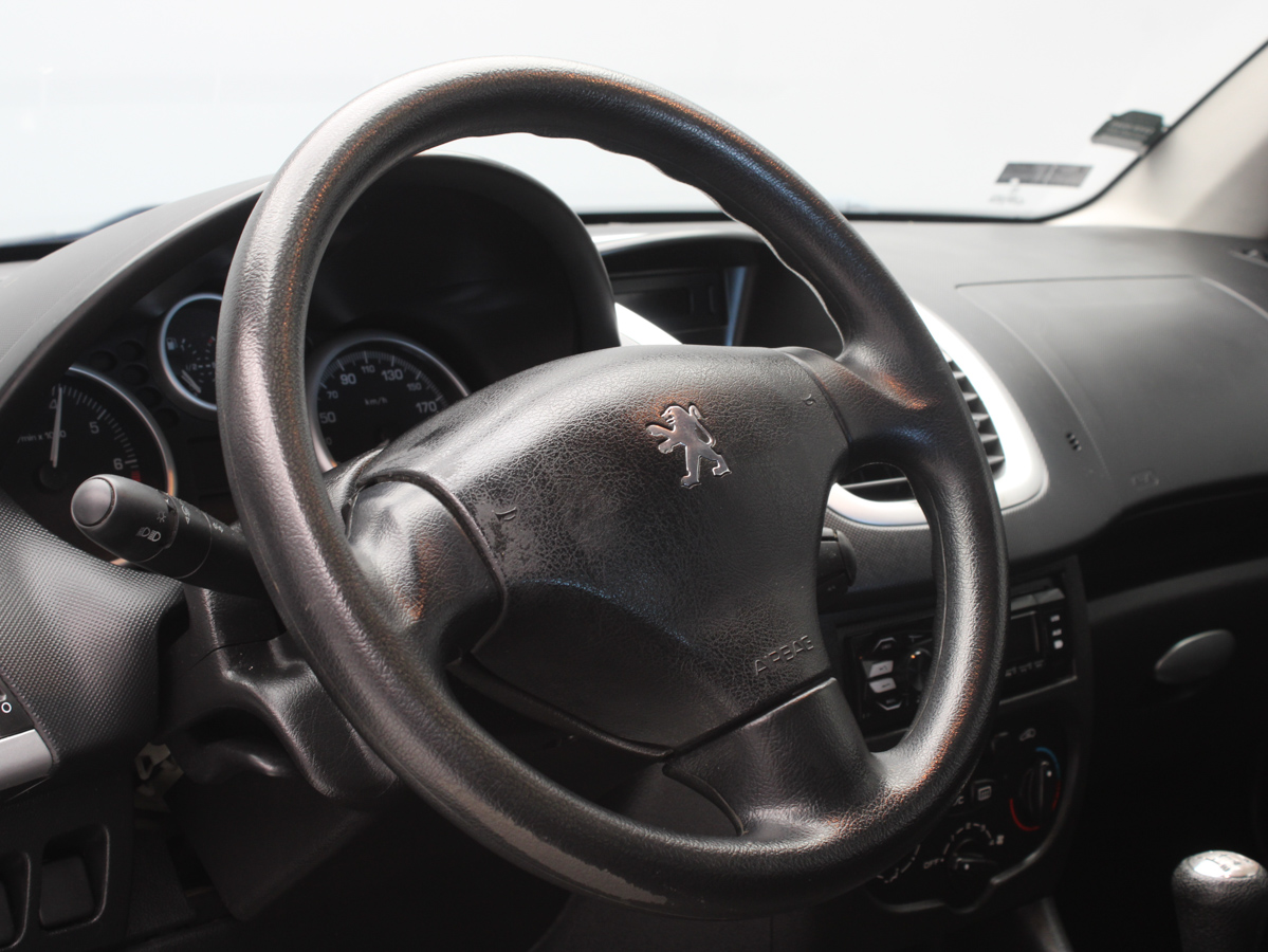 PEUGEOT 207 2012