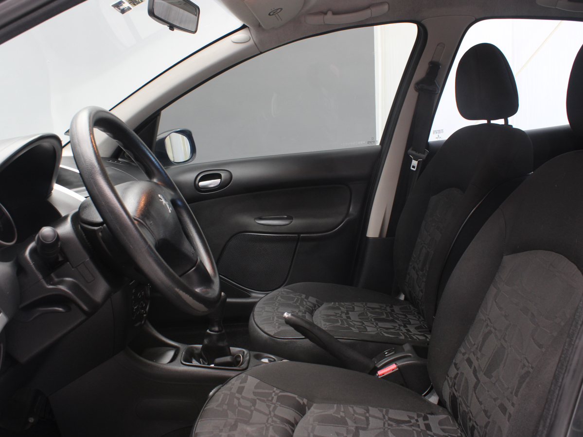 PEUGEOT 207 2012