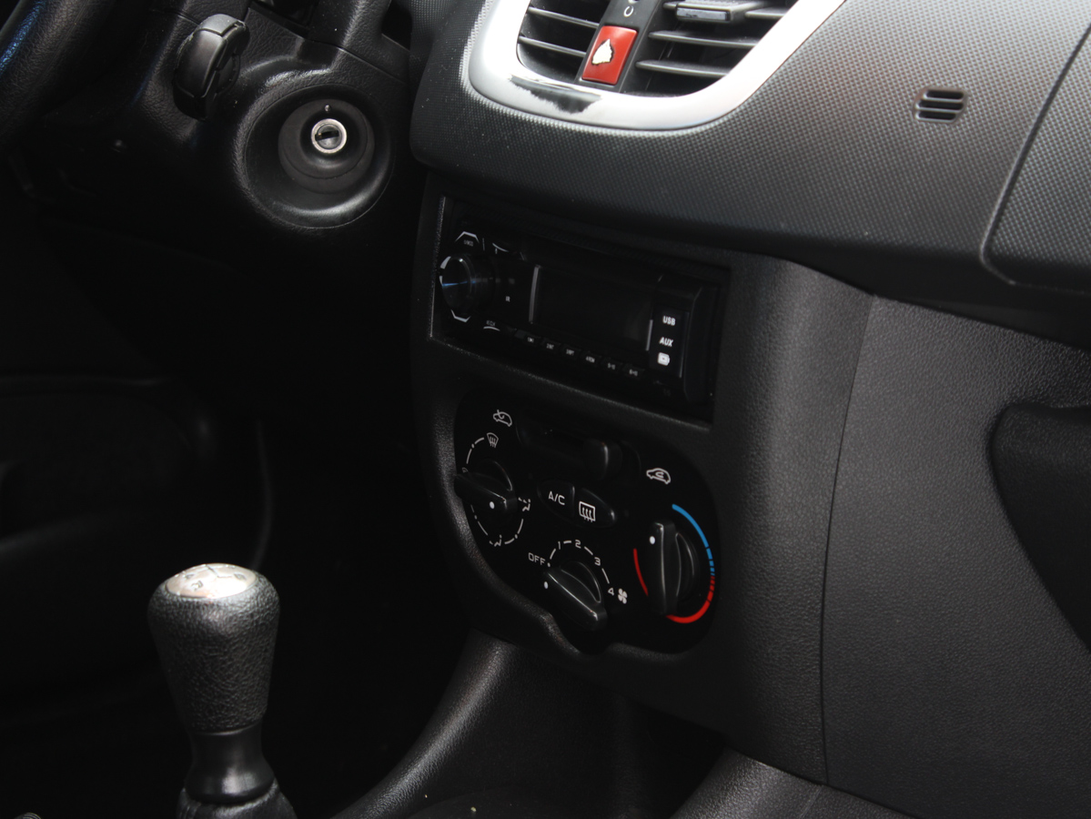 PEUGEOT 207 2012