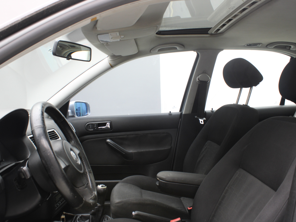VOLKSWAGEN BORA 2010