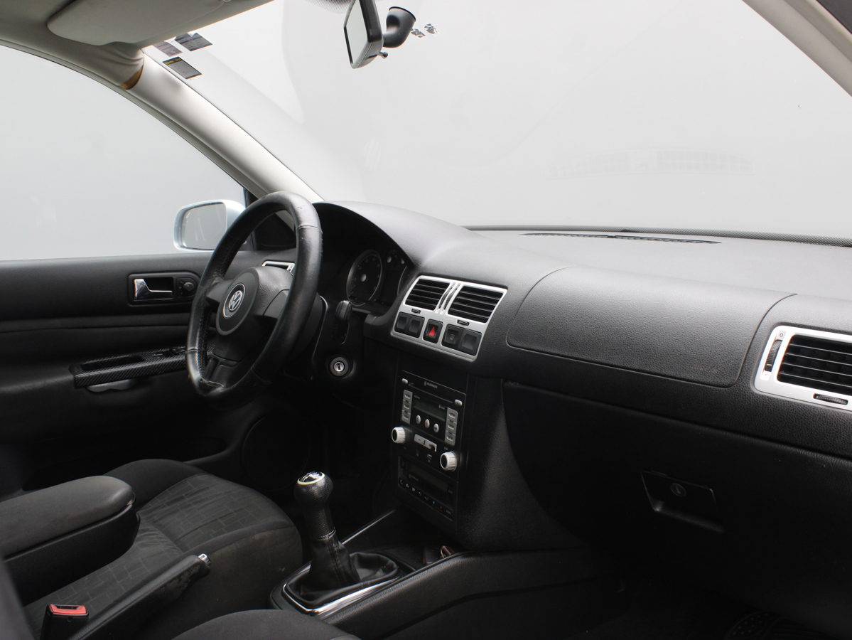 VOLKSWAGEN BORA 2010