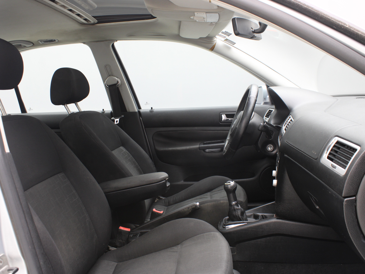 VOLKSWAGEN BORA 2010