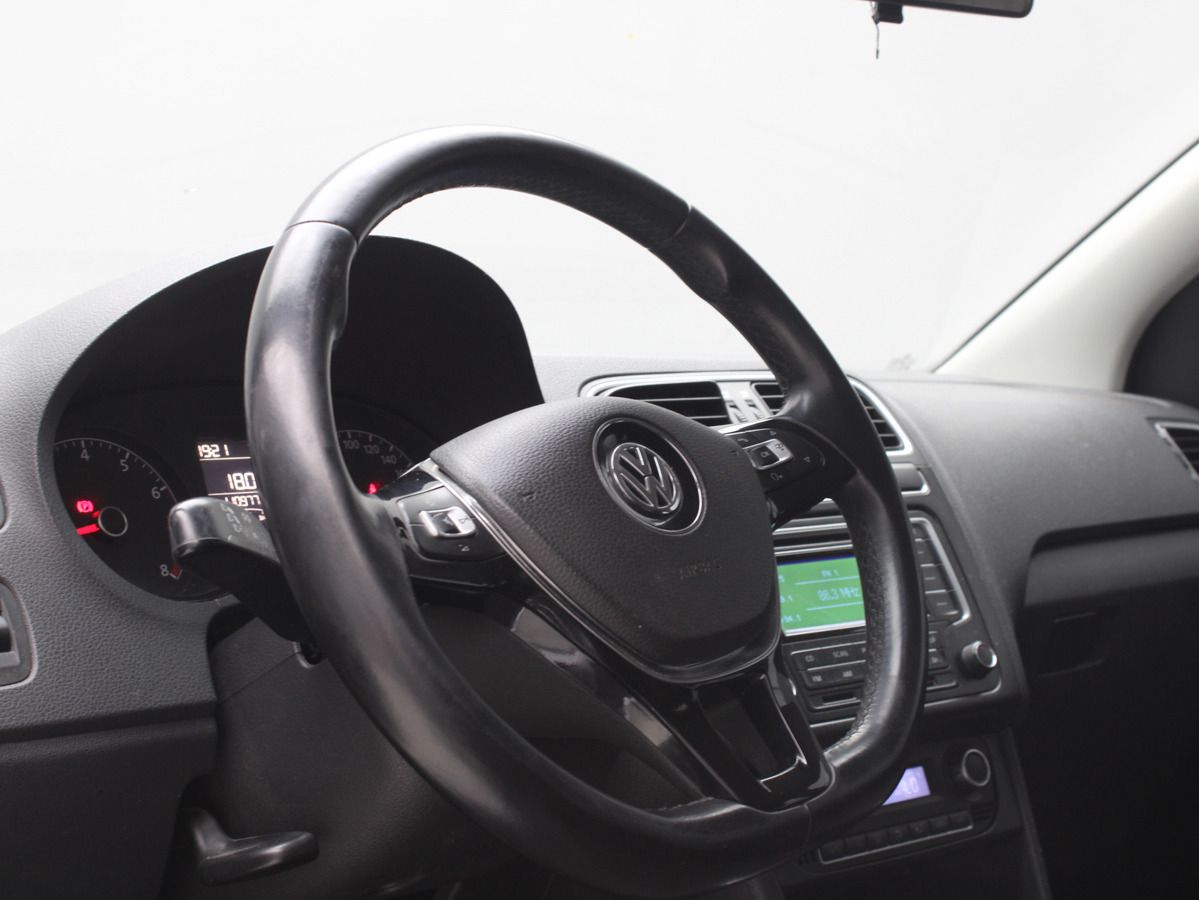 VOLKSWAGEN POLO 2015