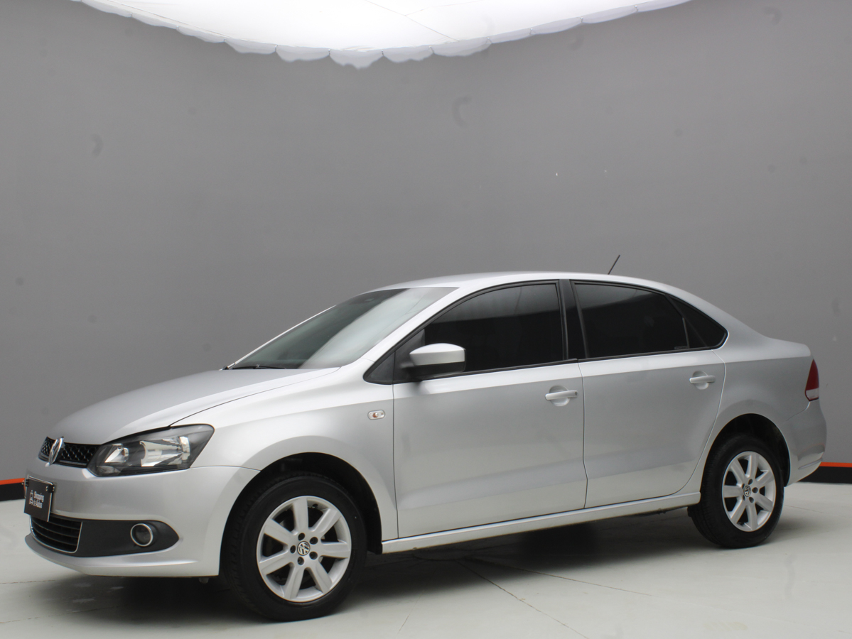 VOLKSWAGEN POLO 2015