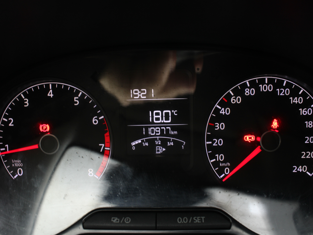 VOLKSWAGEN POLO 2015