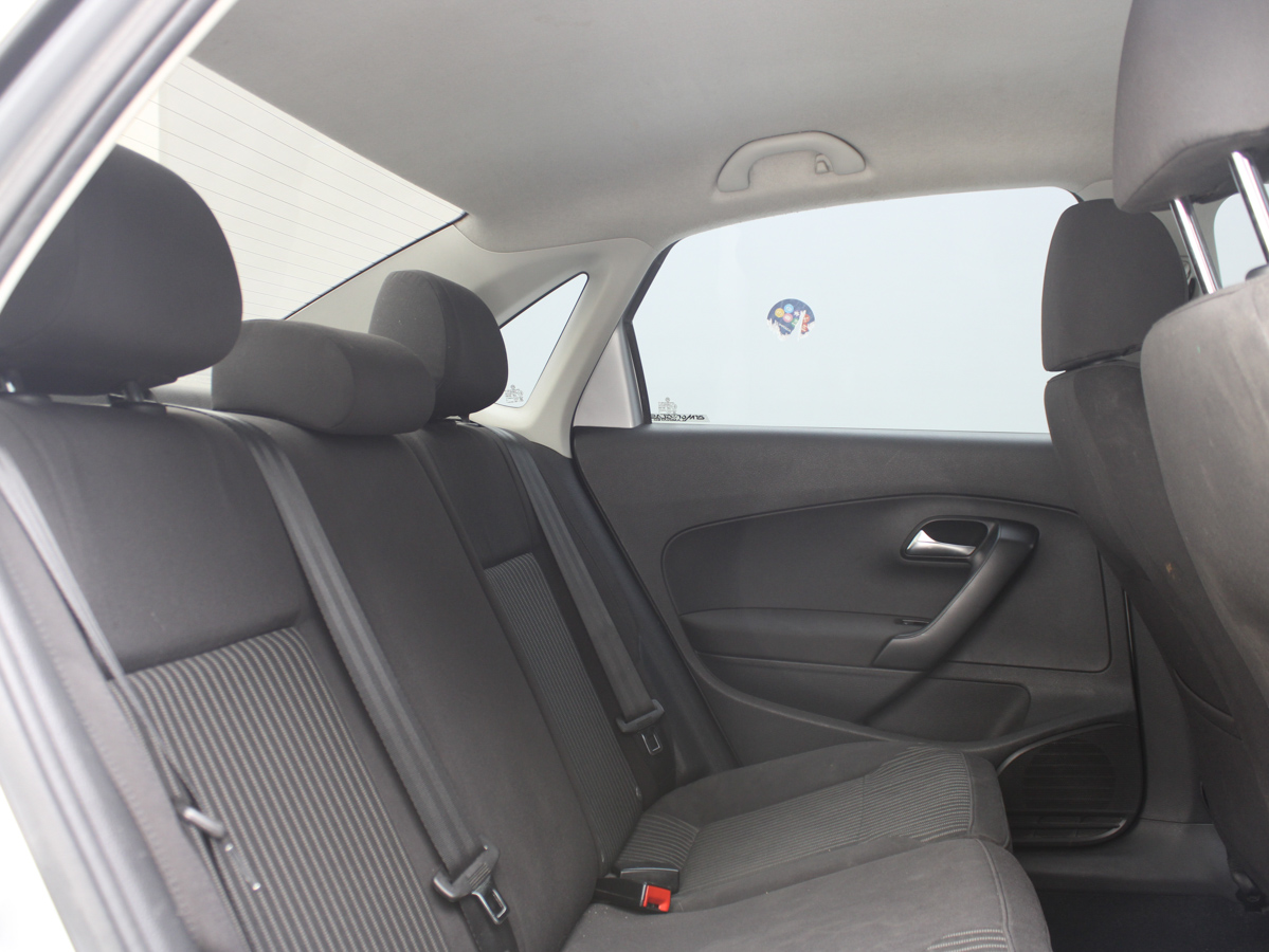 VOLKSWAGEN POLO 2015