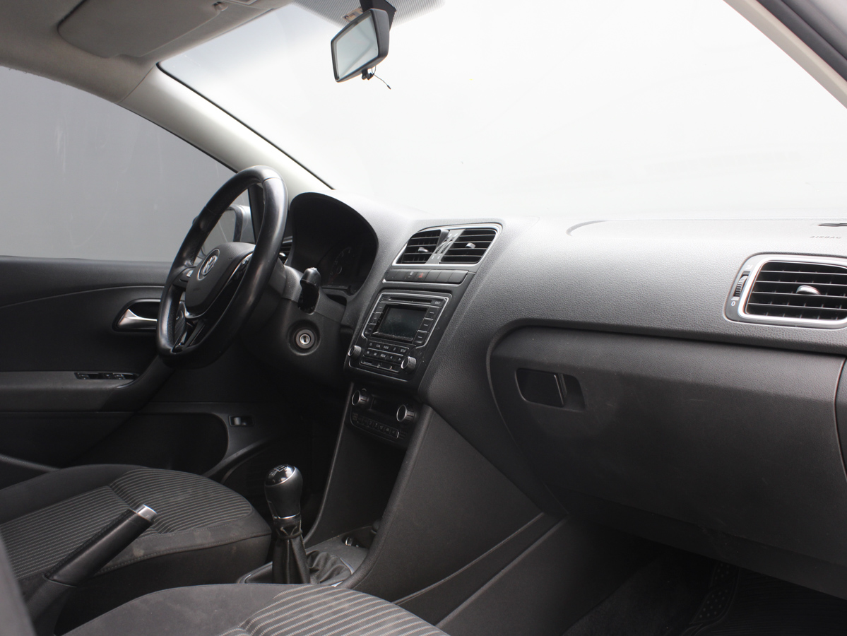 VOLKSWAGEN POLO 2015