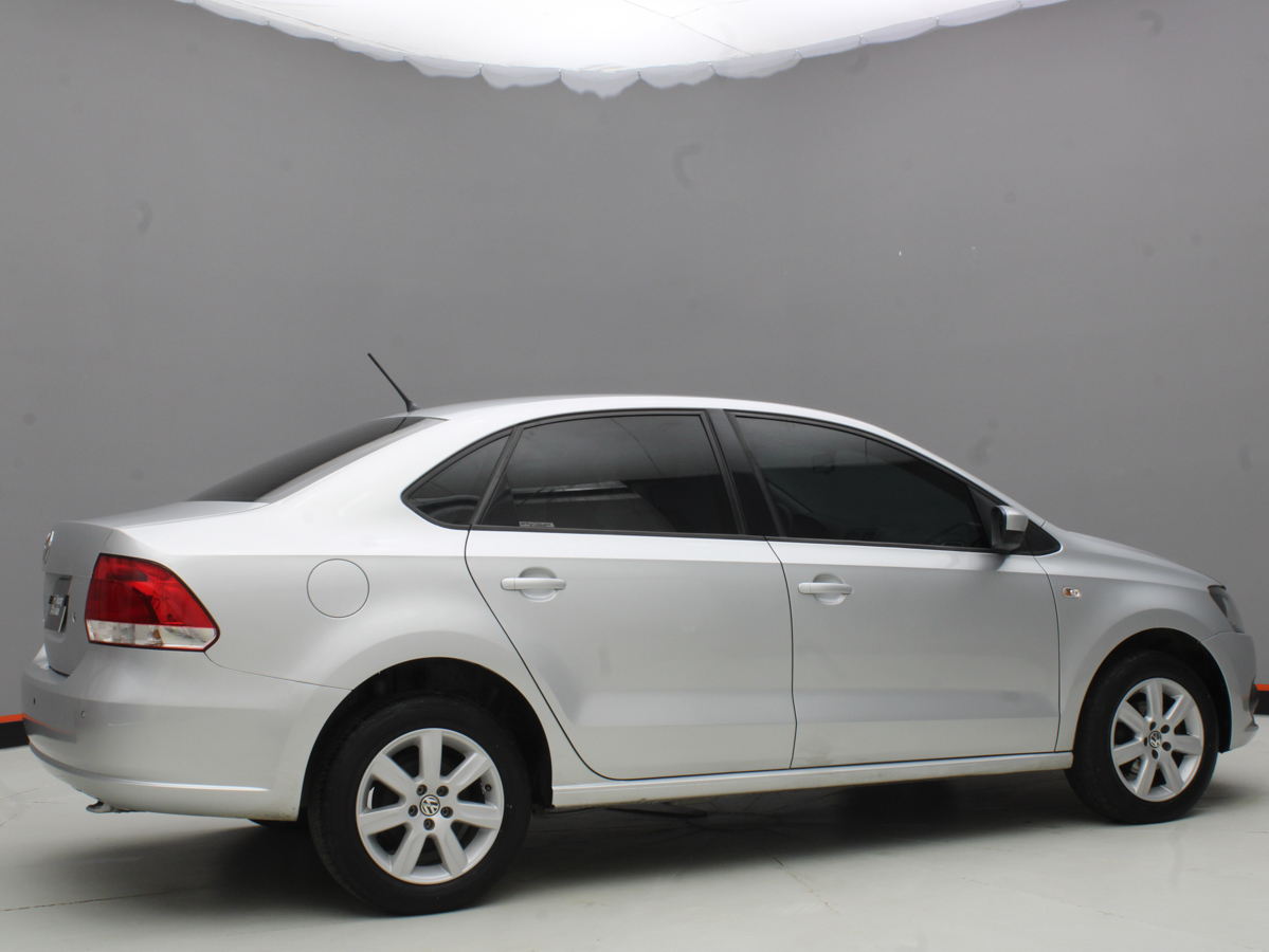 VOLKSWAGEN POLO 2015